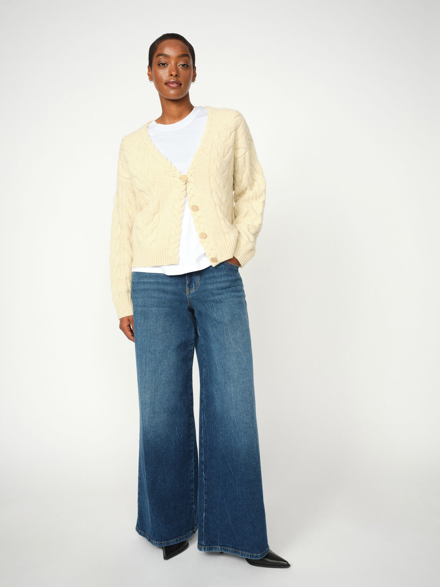 Modelshot / Dark Blue / Detail